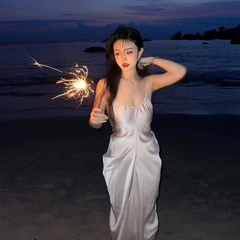 小个子绸缎立裁褶皱收腰度假风露背连衣裙性感露背吊带沙滩裙子夏