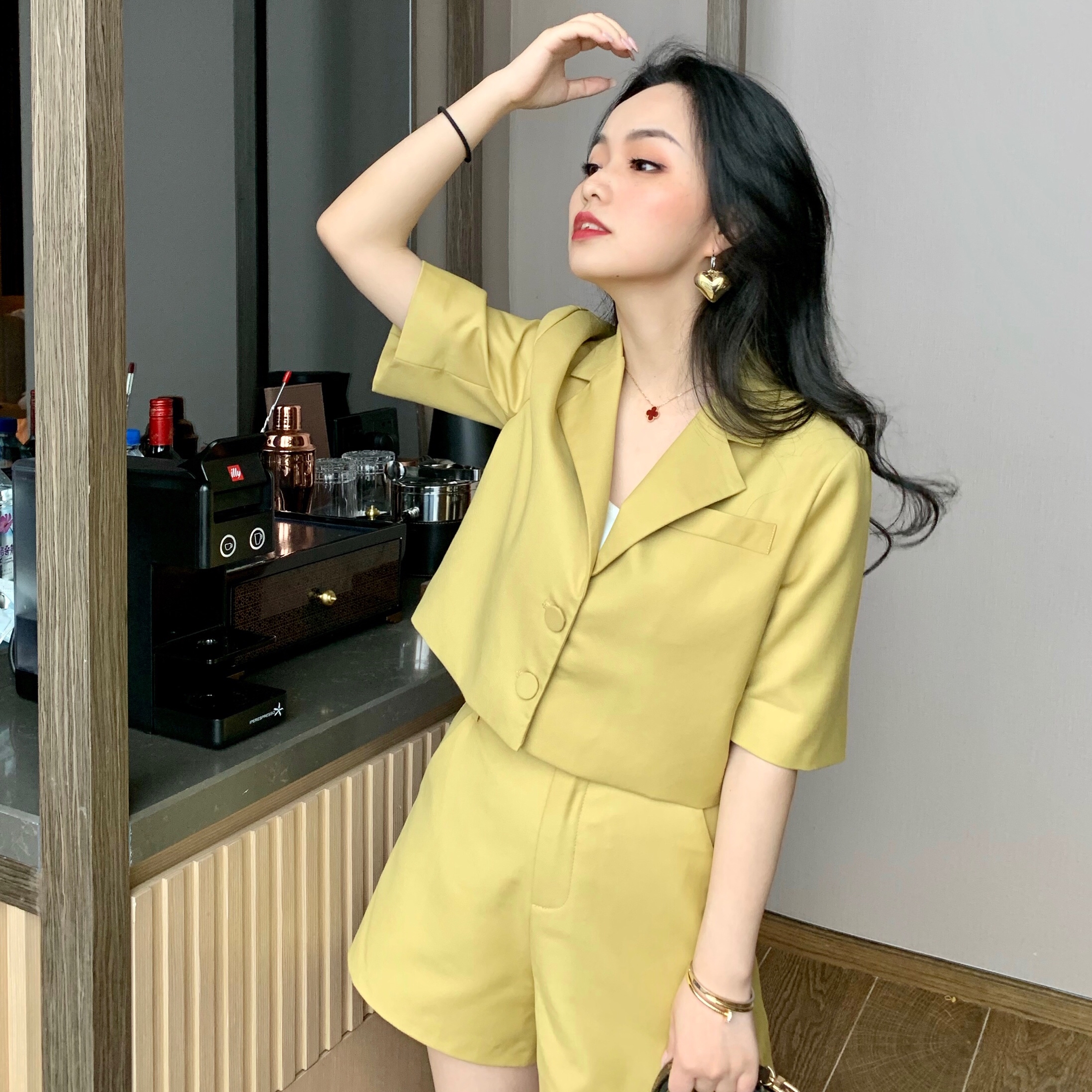 小个子短裤西装套装女2021夏z季洋气时尚姜黄色质感短袖西装两件