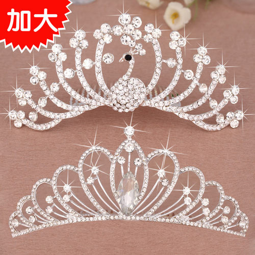 加大的皇冠成人舞蹈表演很合演