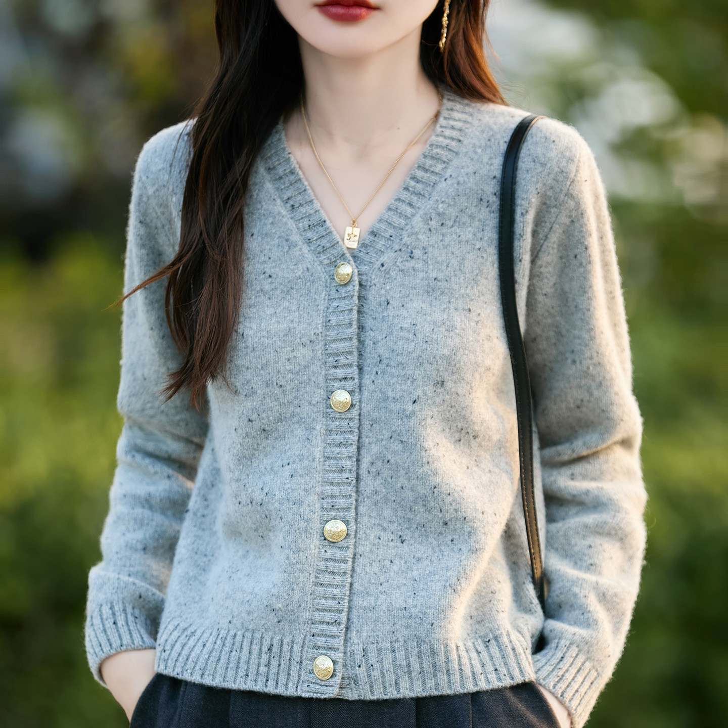 秋冬新款V领100%纯羊毛开衫女点子纱珍珠扣针织毛衣宽松加厚外套
