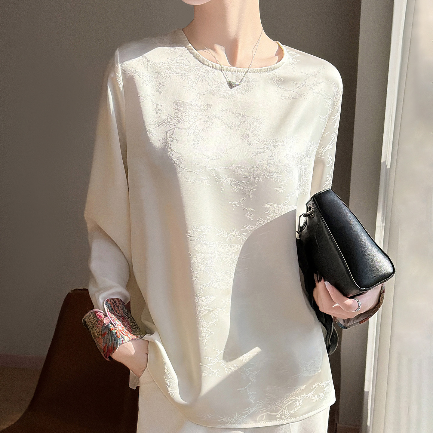 新中式缎面提花圆领宽松衬衫女装国风袖口刺绣打底衫针织真丝上衣