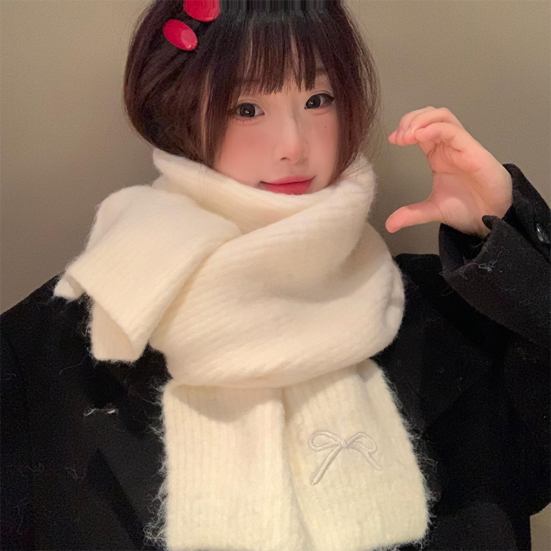 软糯亲肤含羊毛奶白蝴蝶结围巾女
