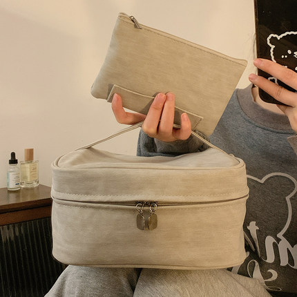 化妆包女便携大容量2025新款高级感护肤品收纳袋旅行ins风洗漱包