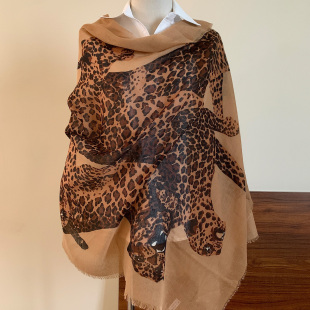 金钱豹豹纹围巾女士时髦高级感棕色外搭披肩薄款 围脖丝巾2026新款