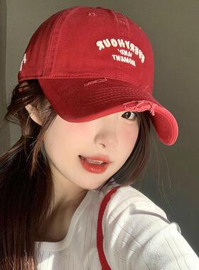 红色刺绣破洞棒球帽女显脸小宽帽檐大头围鸭舌帽百搭帽子春夏遮阳
