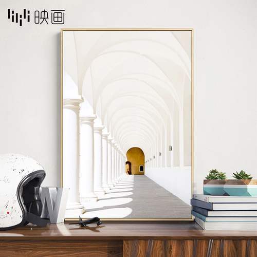 走廊尽头竖版轻奢风楼梯装饰画