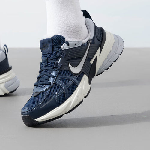 NIKE/耐克男鞋V2K RUN 缓震春夏季新款运动休闲跑步鞋HJ4497-400