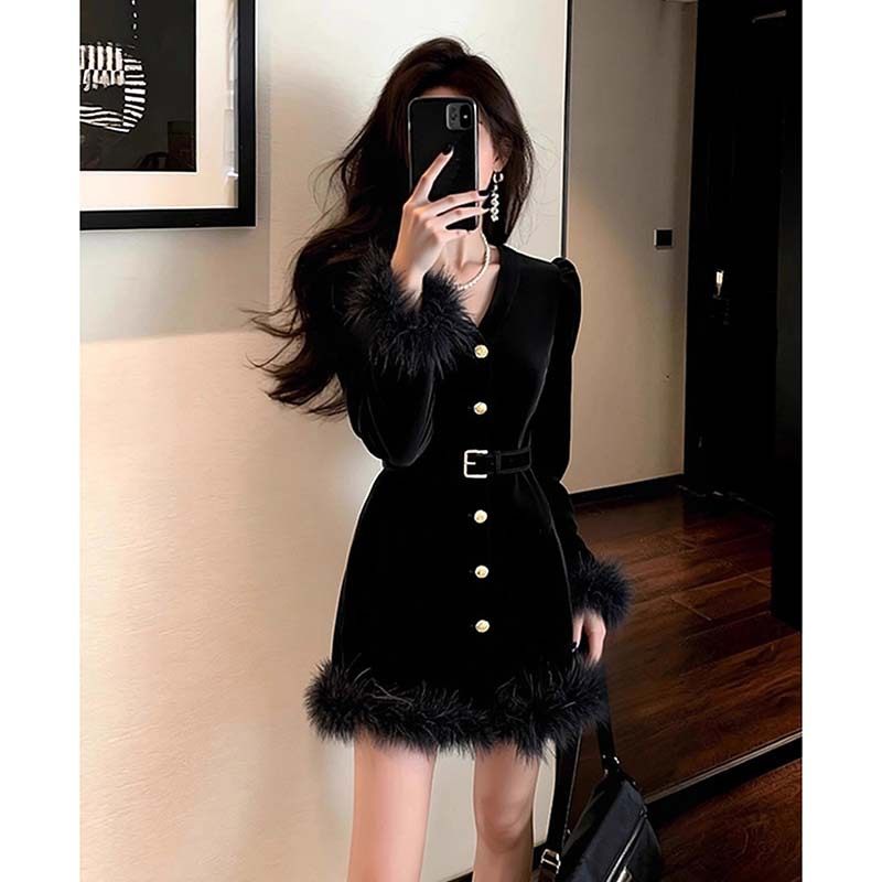 高级感超好看气质御姐修身显瘦小众设计感赫本风黑色丝绒连衣裙女