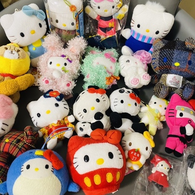 中古hello kitty挂件 熊猫变装 企鹅团子 红帽 蔷薇花 和服 兔子