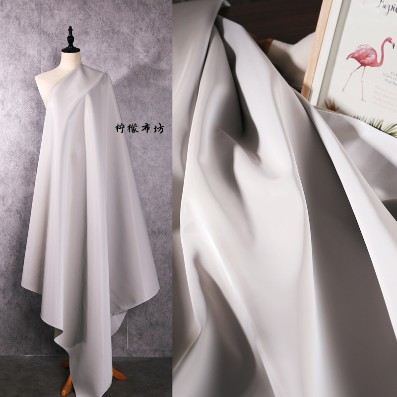 灰色光泽布料浅灰镜面潘多拉亮皮加厚服装pu仿皮人造皮革水洗面料