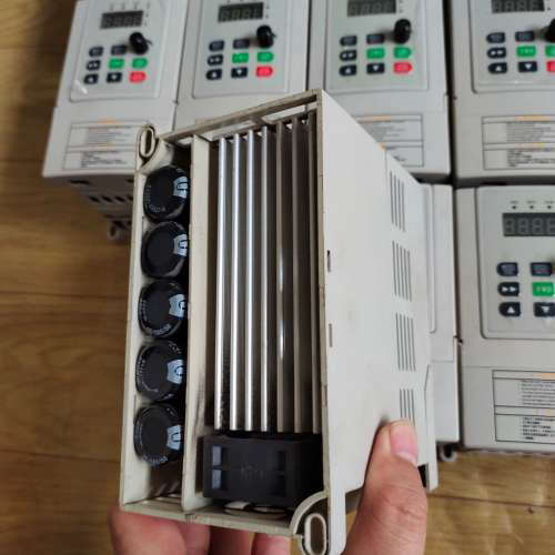 源信变频器yx3000-2s0015g  1.5kw 220.询价