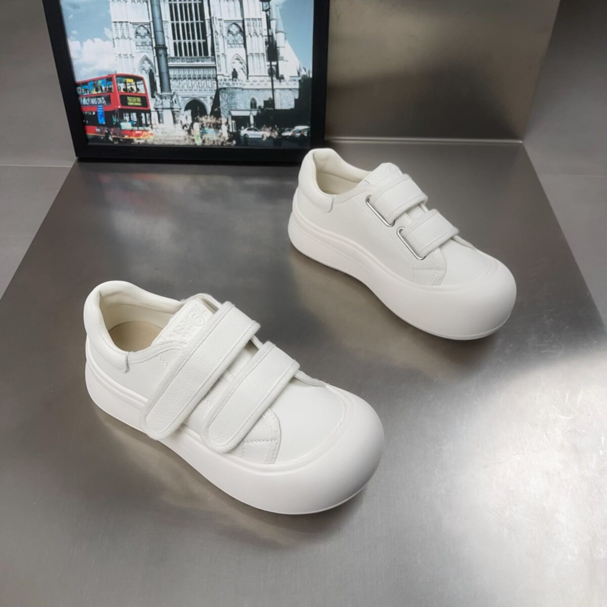 真皮魔术贴松糕底小白鞋女2025秋季新款百搭增高丑萌休闲鞋板鞋潮