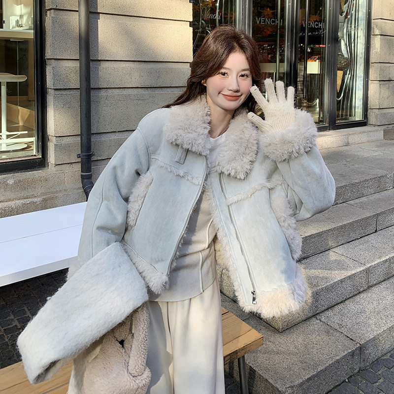蓝色皮毛一体羊羔毛外套女2025年冬季韩系超好看加厚机车短款棉服