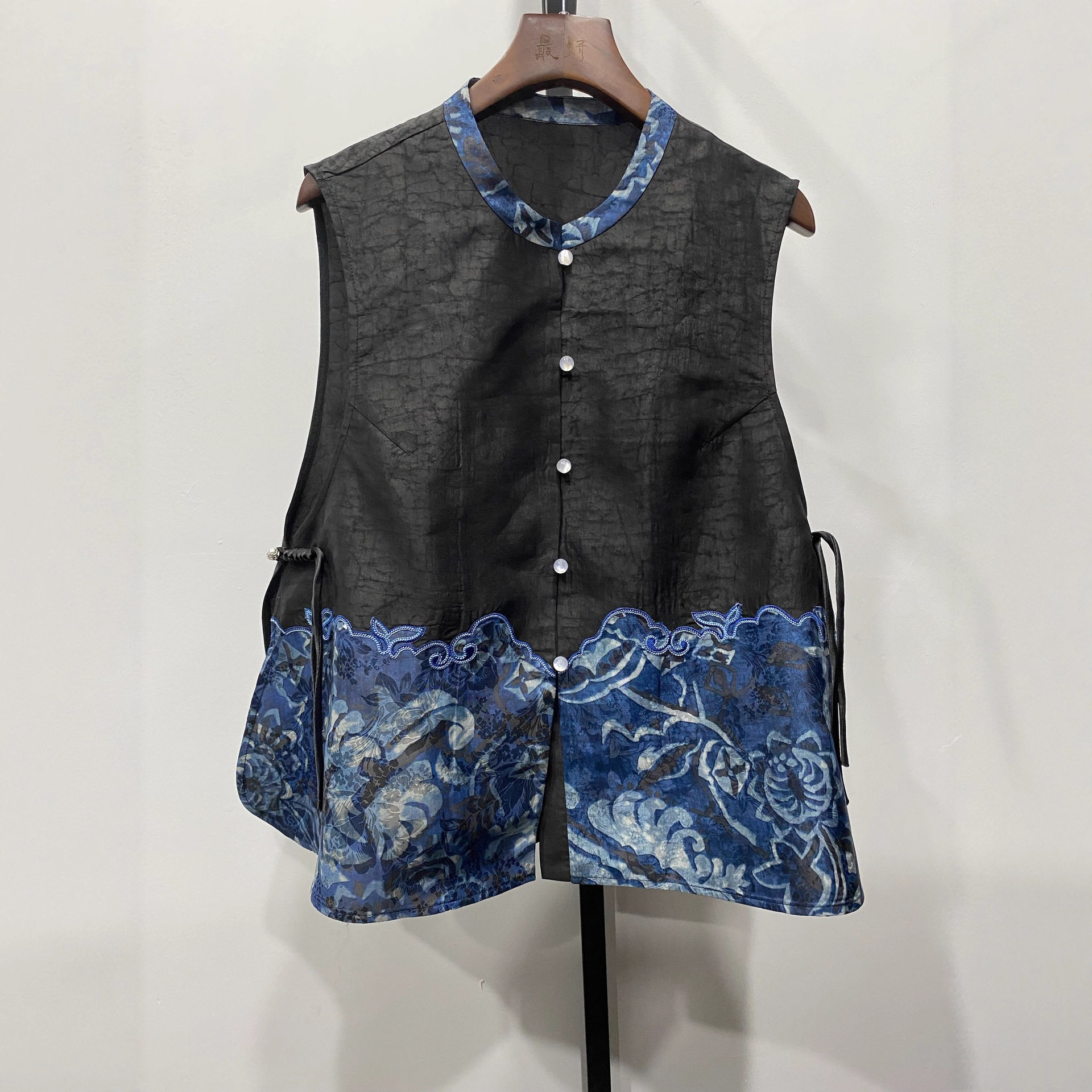 青苑香云纱百搭马甲女2025秋新品如意头刺绣拼接撞色立领盘扣坎肩