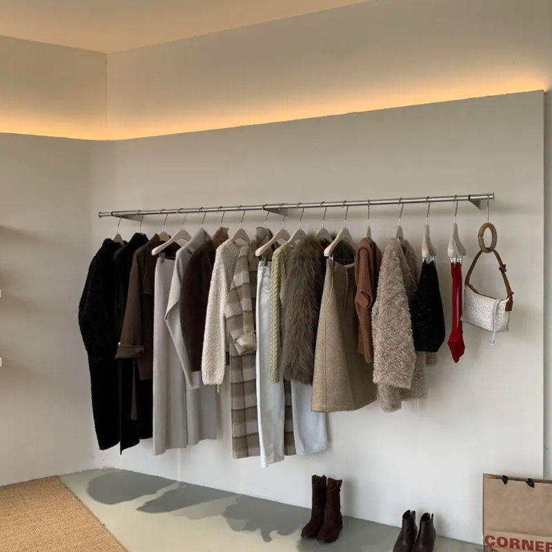 服装店展示架预埋上墙壁挂式女装店货架极简陈列架不锈钢侧挂衣架