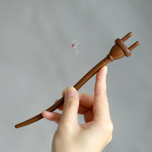 簪之韵 金丝檀木发簪盘发簪子古怪搞笑搞怪充电奇趣味发饰 插头