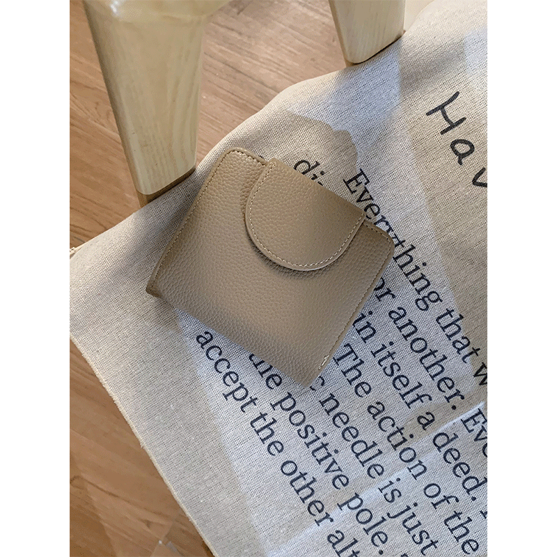 简约高级感小众2026新款薄款钱包女士短款软皮搭扣折叠硬币零钱夹