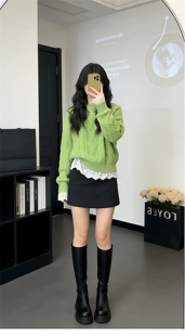 今年流行绿色套装女2026新款气质慵懒风显瘦打底衫毛衣短裙三件套