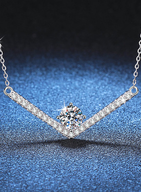 925纯银吊坠莫桑石项链D色1克拉高级感满钻气质锁骨链V形字母