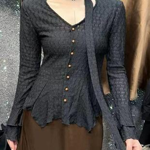 v领喇叭袖打底衫t恤女款2026新款法式修身显瘦设计感小众纯欲上衣