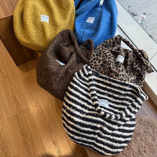 冬季新品毛绒大版斜挎包包时尚百搭大容量小众复古风包包女