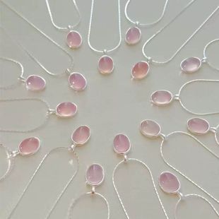 新款粉色草莓晶水晶项链女ins小众设计简约椭圆吊坠锁骨链颈饰