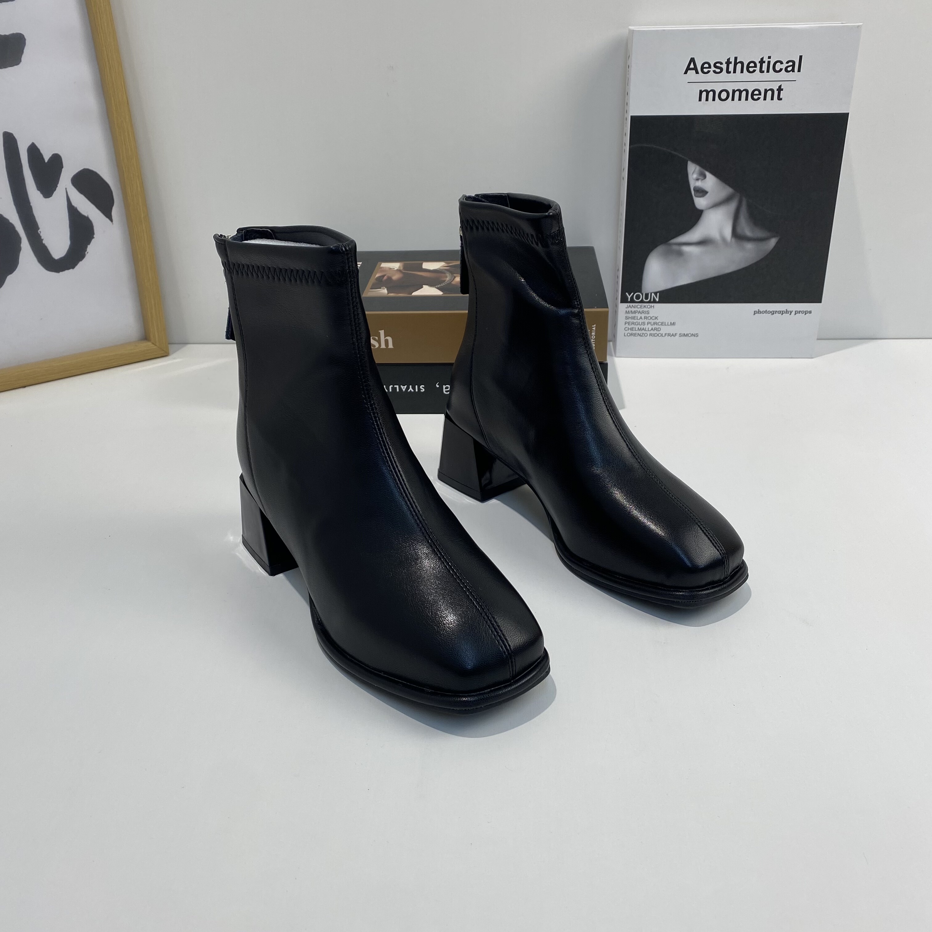 短靴粗跟短靴女秋冬2025新款时尚气质瘦瘦靴马丁靴通勤靴子女秋冬