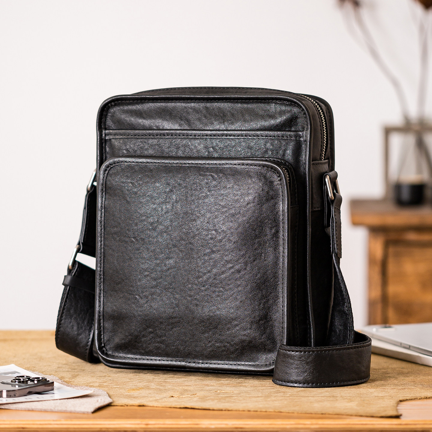 2026新款潮流真皮男士时尚百搭单肩包头层牛皮休闲斜挎包男邮差包