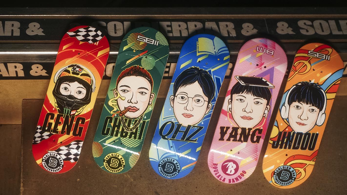 翻team滑手签名款限量专业枫木儿童手指滑板黑科技以上热转印工艺