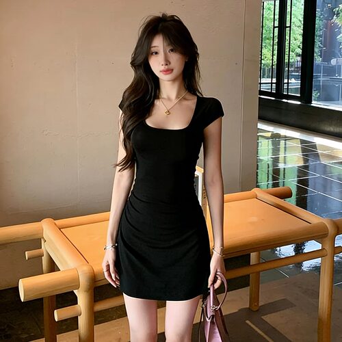 纯欲风气质方领露锁骨短袖连衣裙女褶皱收腰显身材百搭包臀A字裙