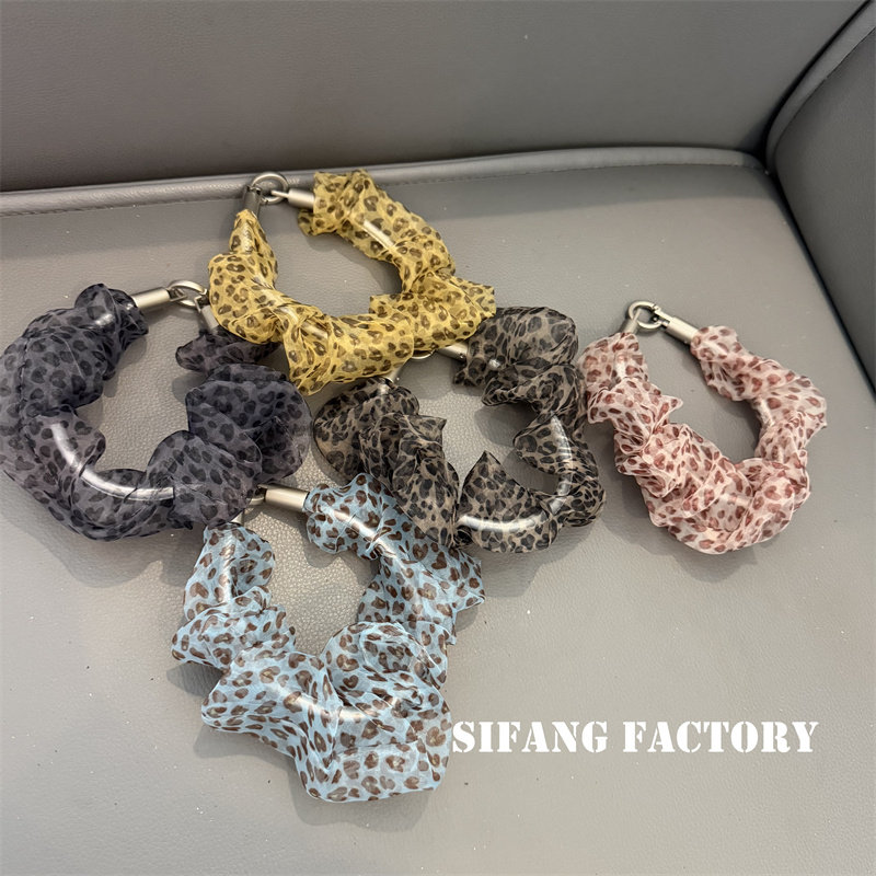 豹纹碎花欧根纱大肠圈秋冬手提链手腕短手机挂绳钥匙包包防丢挂件