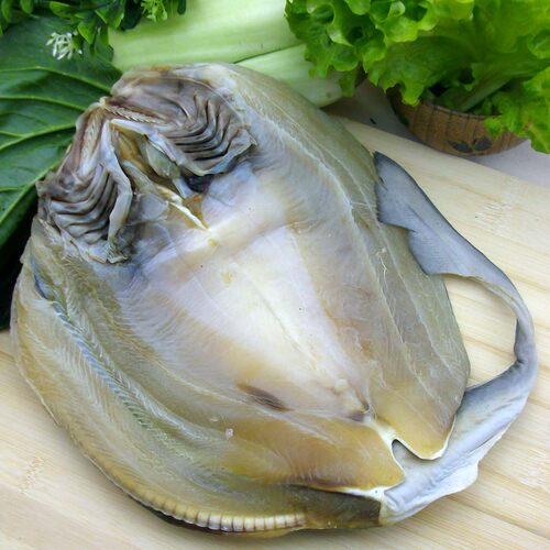 鲨鱼干咸鱼干鲨鱼肉丰富胶原蛋白