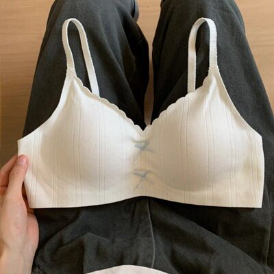 无痕内衣女聚拢小胸一体固