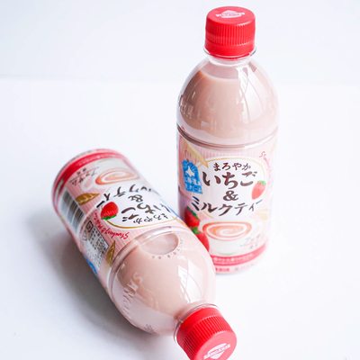 日本进口 三佳利sangaria北海道草莓牛奶风味饮料500ml 瓶装新品