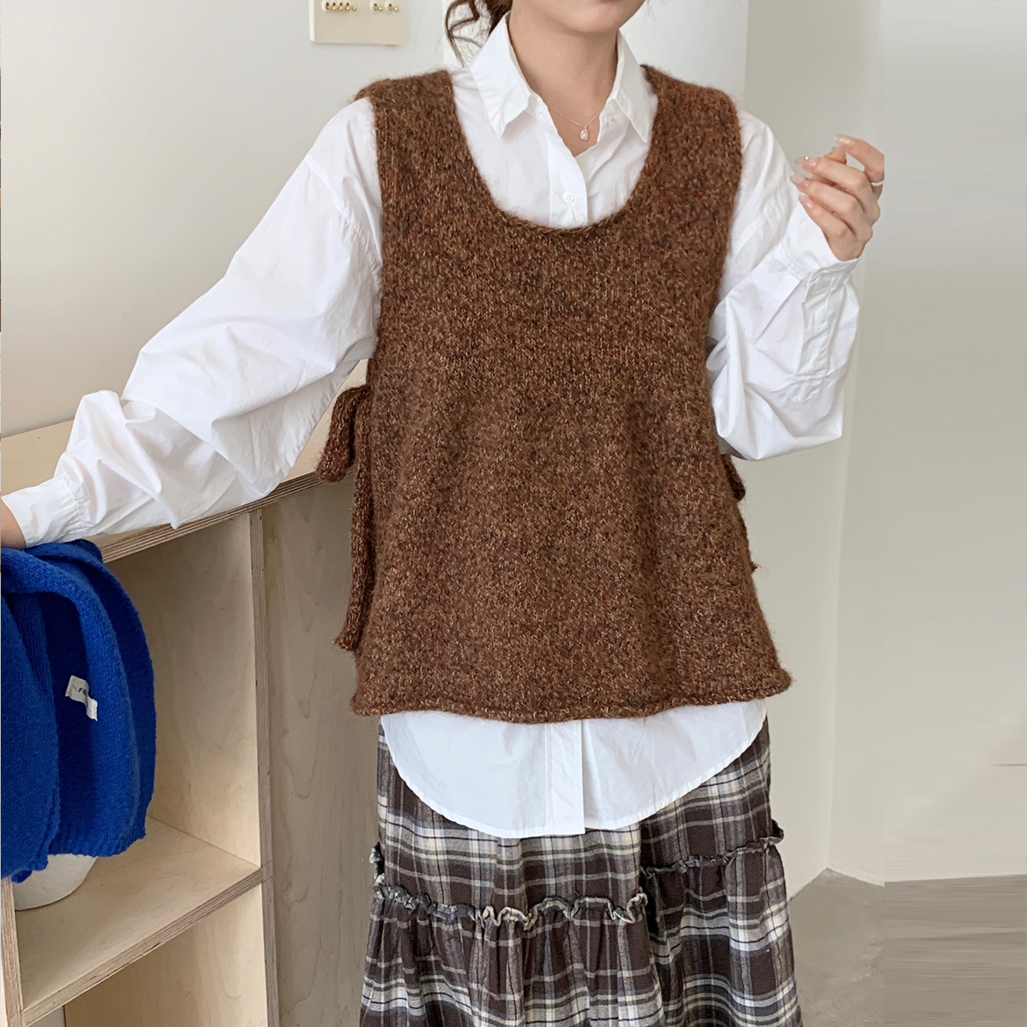 CRISP日系穿搭U型领针织马甲女侧绑带卷边外穿背心2025秋冬新款