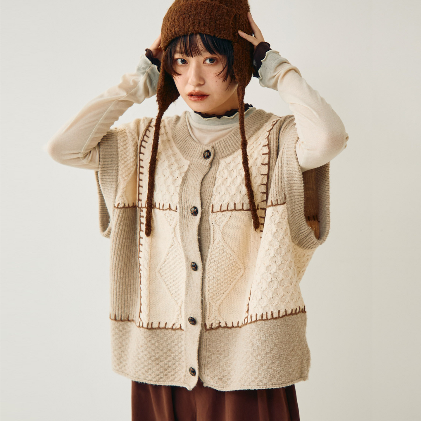 CRISP日系穿搭不对称撞色拼接针织马甲落肩背心外穿2025秋季新款