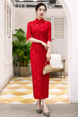 团队演出长款大红蕾丝回娘家旗袍
