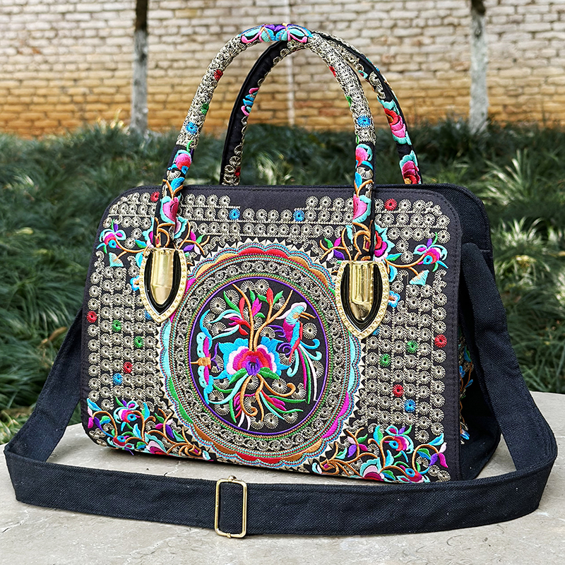 云南刺绣包手提斜挎包彝族绣花包民族风包包女新款手提包帆布布艺