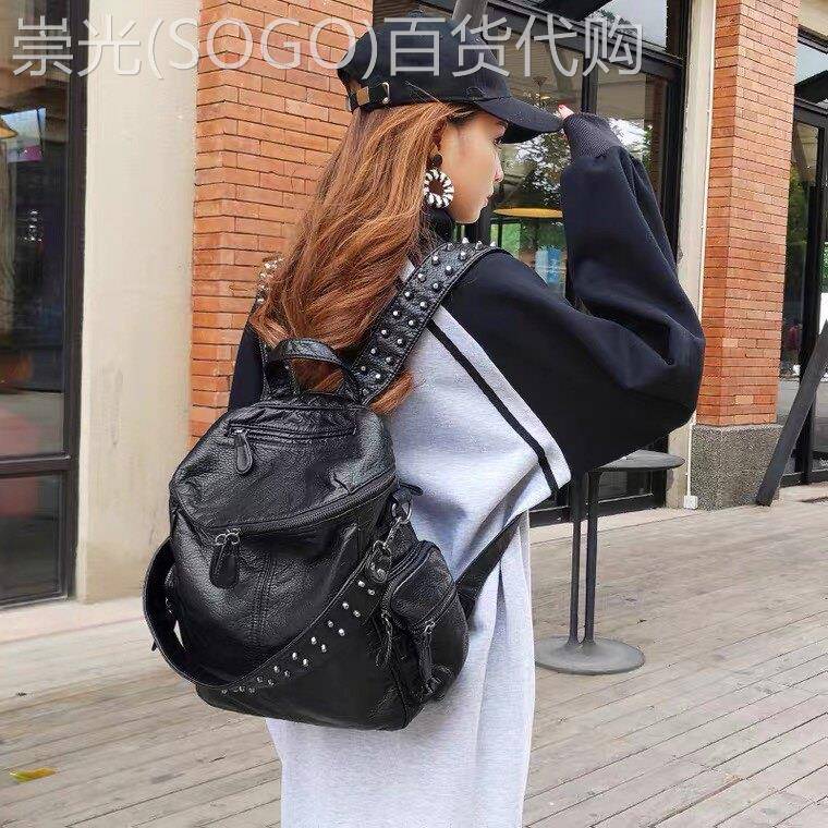 香港2026新明星同款羊皮双肩包韩版铆钉揹包女高级感真皮旅行书包