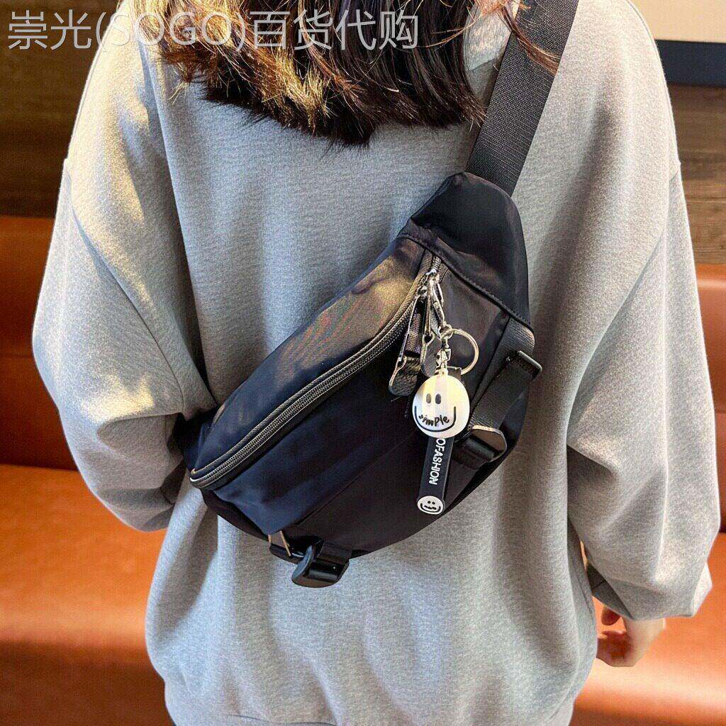 香港胸包女式2026新款高级感小众设计感两用斜挎包女轻便款旅游