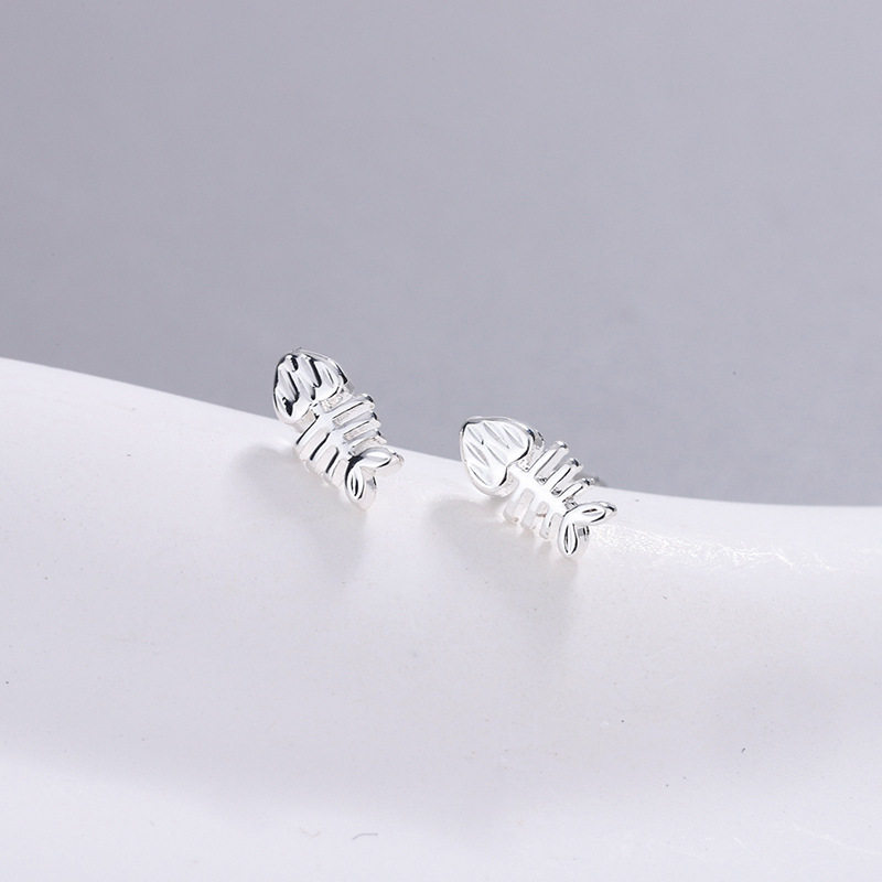 新款韩版个性简约女式鱼骨耳钉可爱创意小巧精致小鱼百搭耳饰品潮