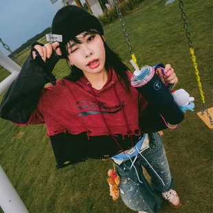 JAC FLEURANT设计师25春秋新款黑红拼接破坏LOGO连帽卫衣毛须边女