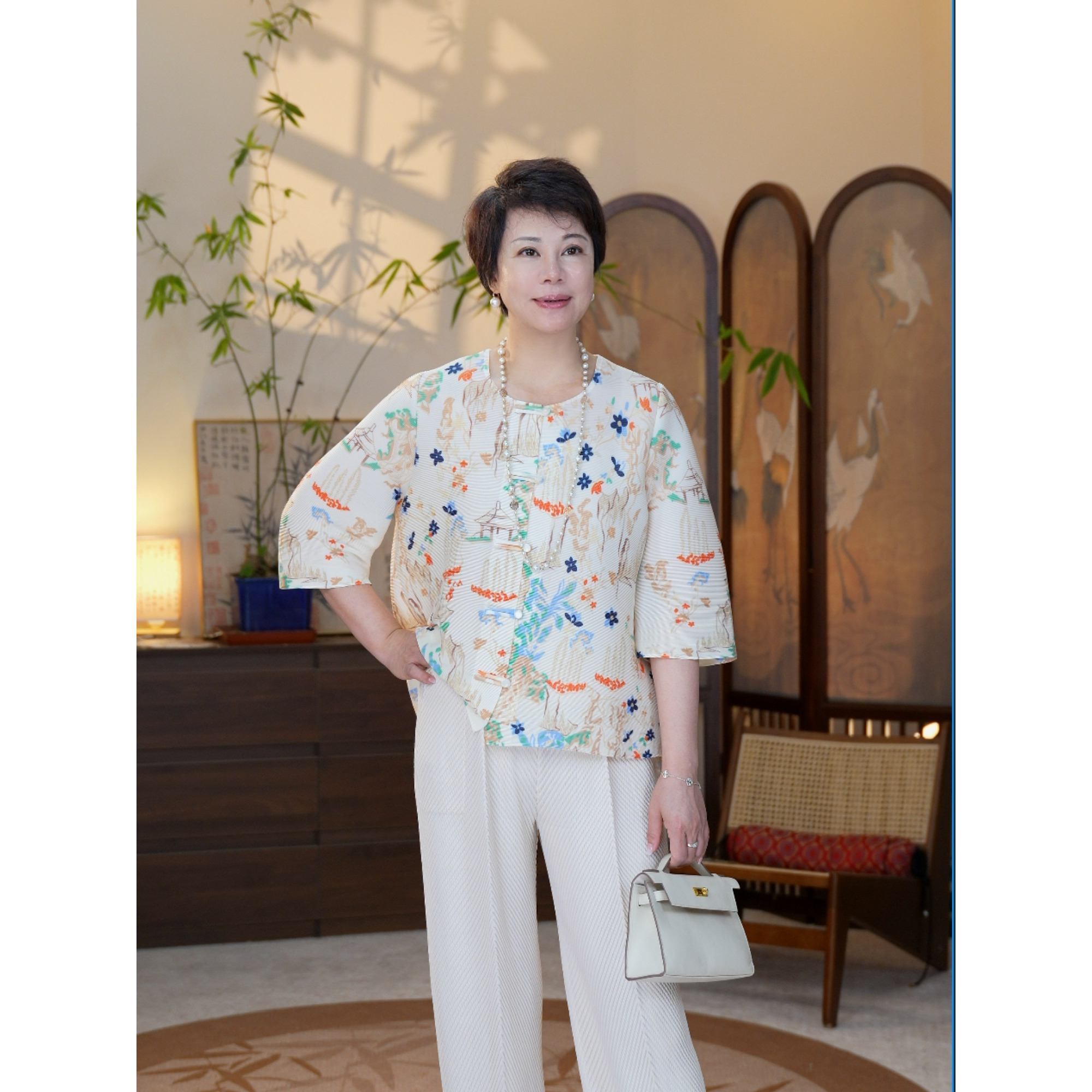 高贵优雅气质女褶皱妈妈套装礼物
