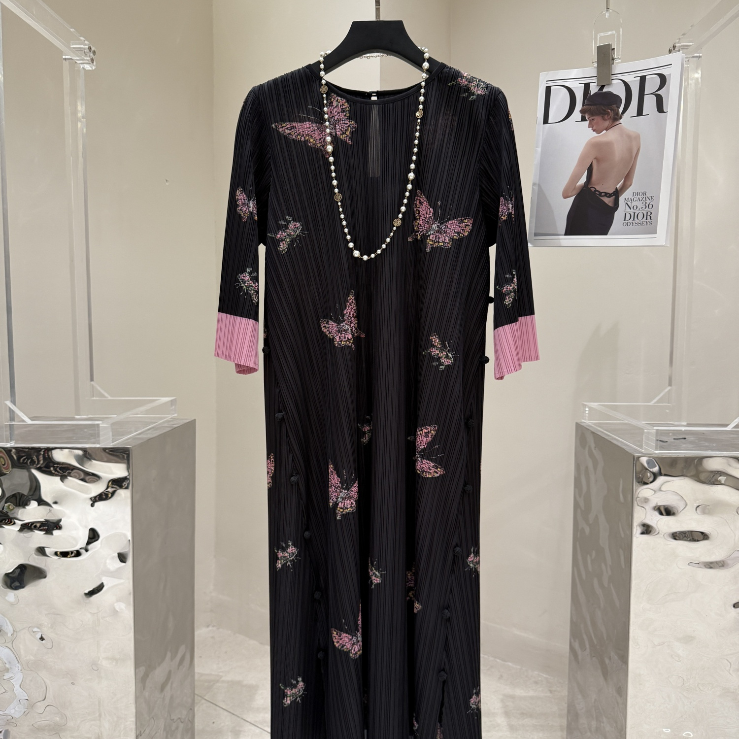 2025春夏黑色蝴蝶宽松显瘦女生日礼品褶皱高端优雅妈妈连衣裙礼物