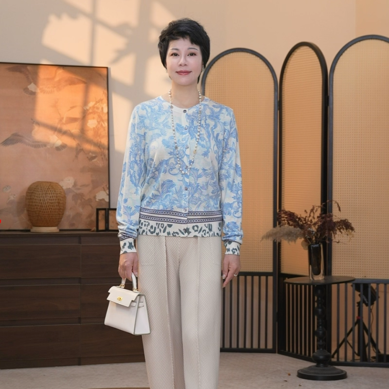 2025新款女春秋羊毛衫中年妈妈洋气薄款针织开衫外套端庄大气套装