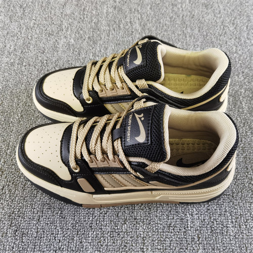 贵人鸟耐磨防滑舒适板鞋