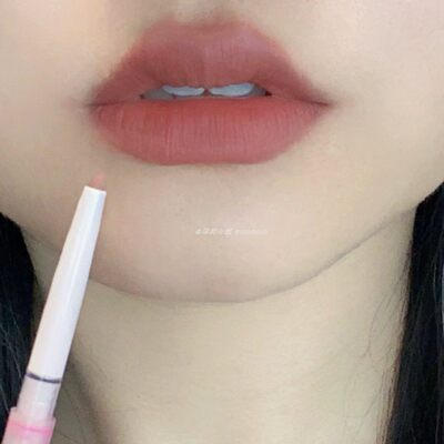 Gracebi雾感嘟嘟唇线笔勾