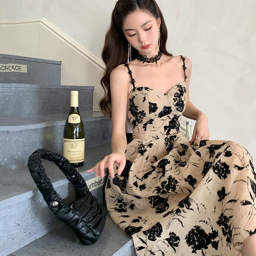 一家新款赫本风复古小众露背印花连衣裙