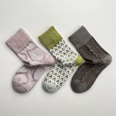 日系复古立体浮雕中筒袜