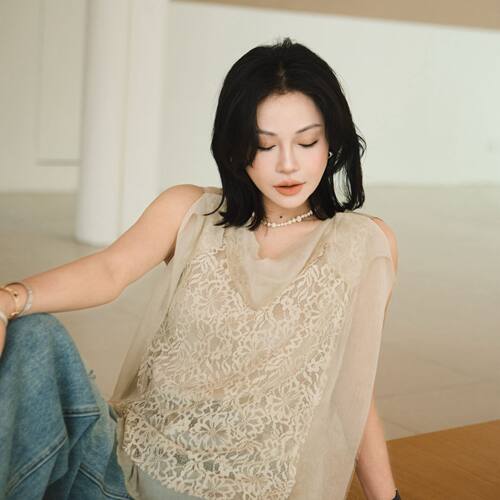 流韵真丝拼接蕾丝上衣